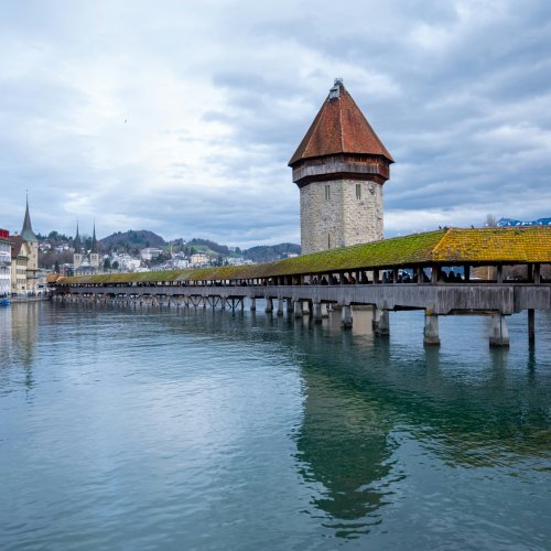 Фотография Капелльбрюкке (Капельный мост) — исторический деревянный мост в Люцерне