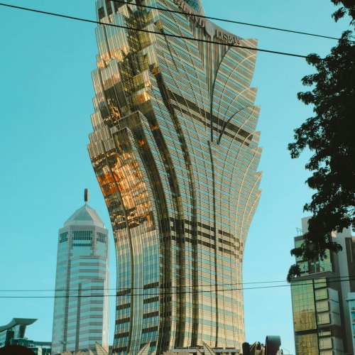 Вид на «Гранд Лиссабоа» с улицы Макао